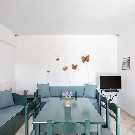 To Spiti Mas Daire Tínos