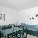 To Spiti Mas Tínos